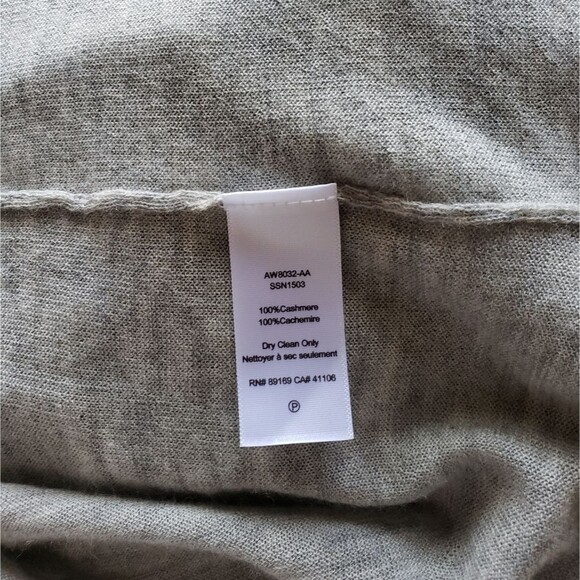 ATM 100% Cashmere Shirt Hem Long Sleeve Lightweight Round Neck Sweater Size XS - Picture 8 of 9